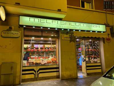 Il nostro tour termina sempre su via Dalmazia, ad angolo con via Gorizia, dove si trova la salumeria Melfi